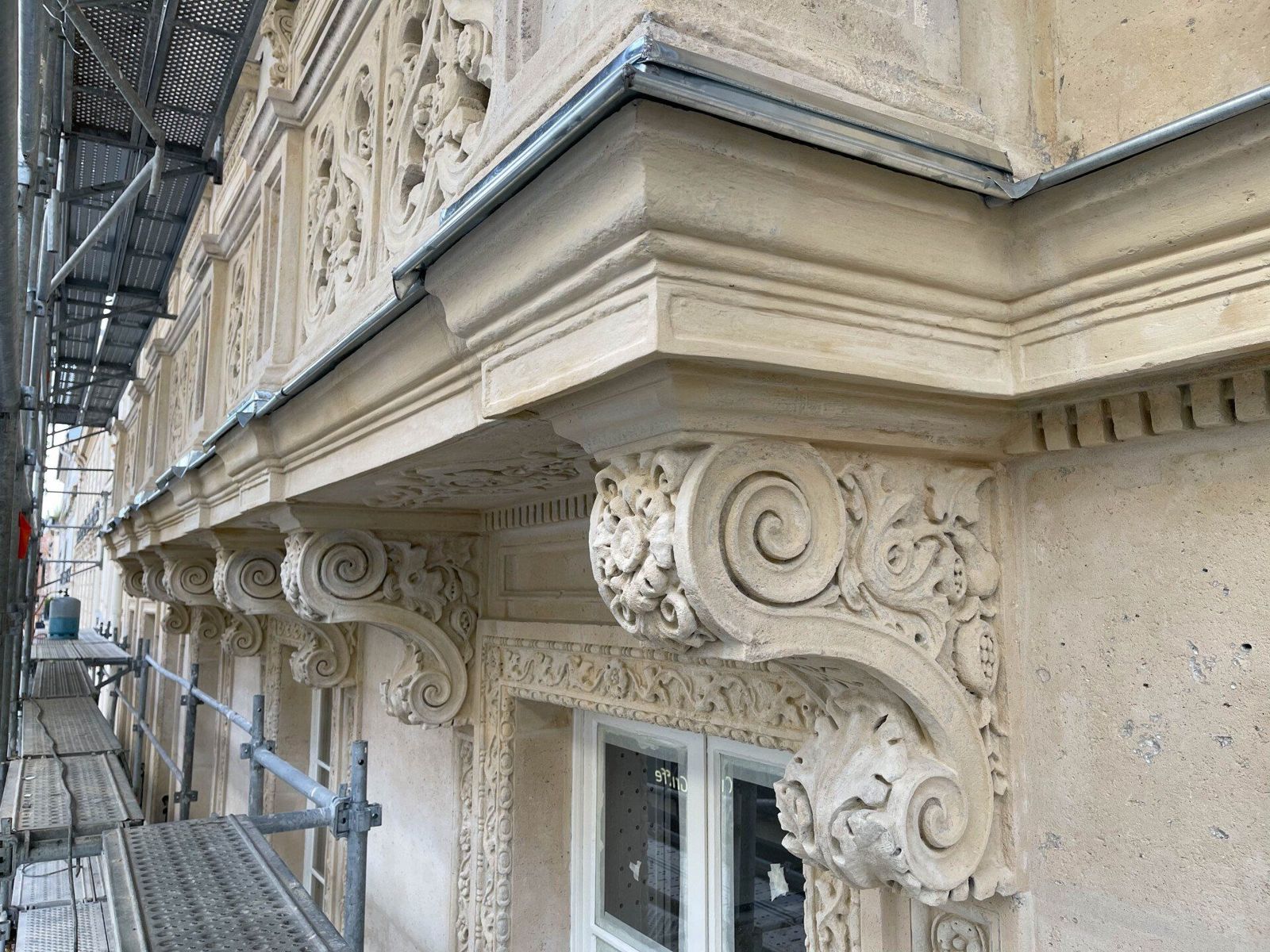 Console sculptée restaurée, 17 rue Meslay, Paris 3e